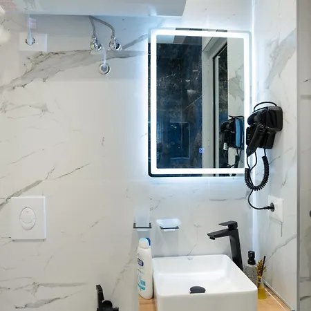 Circle Center Aparthotel *