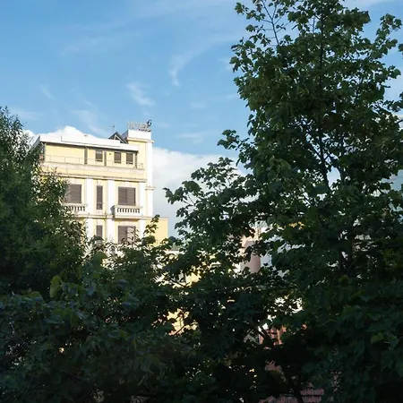 Circle Center Тирана