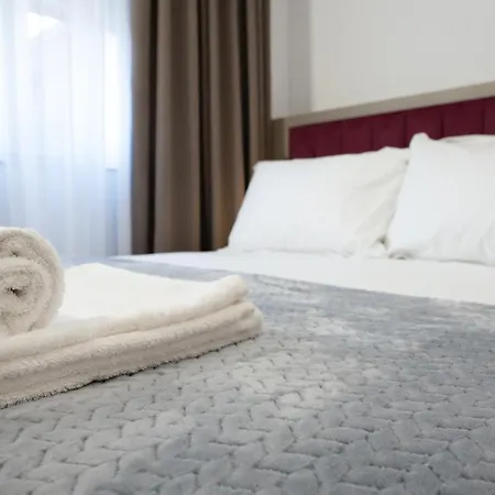 Aparthotel Circle Center 4*