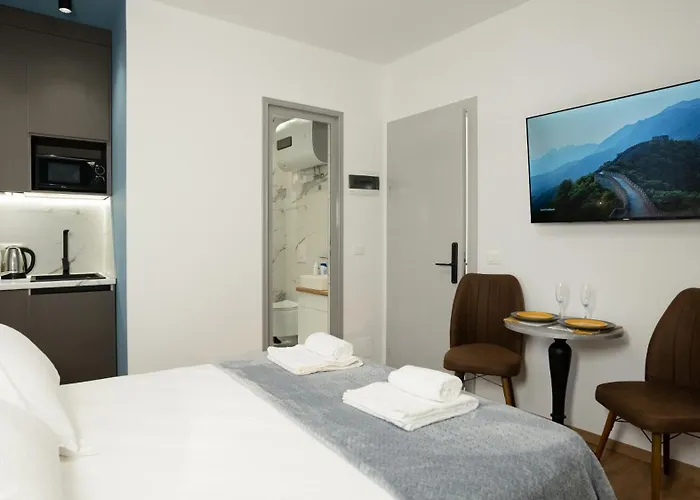 Aparthotel Circle Center 4*