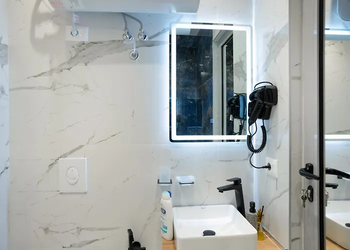 Circle Center Aparthotel 4*